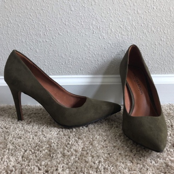 Christian Siriano Shoes - LAST CHANCE 💕 Christian Siriano olive green heels